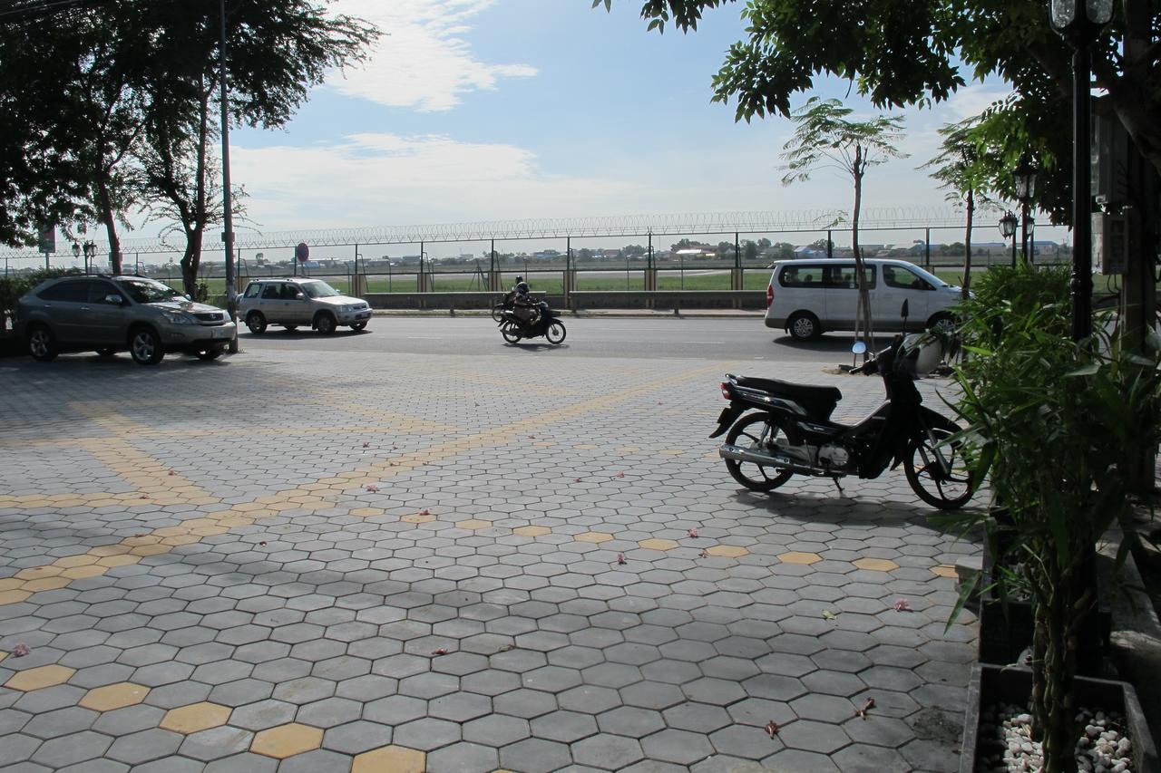 Golden Apple Hotel - Airport Phnom Penh Esterno foto